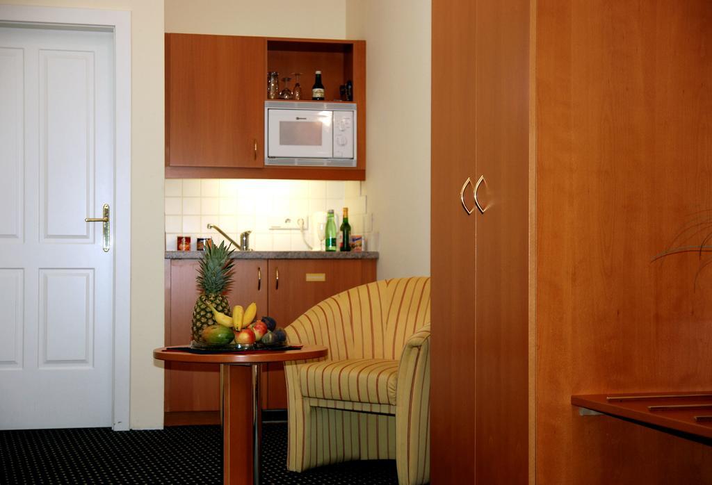 Suite Hotel 900 M Zur Oper Vienna Room photo