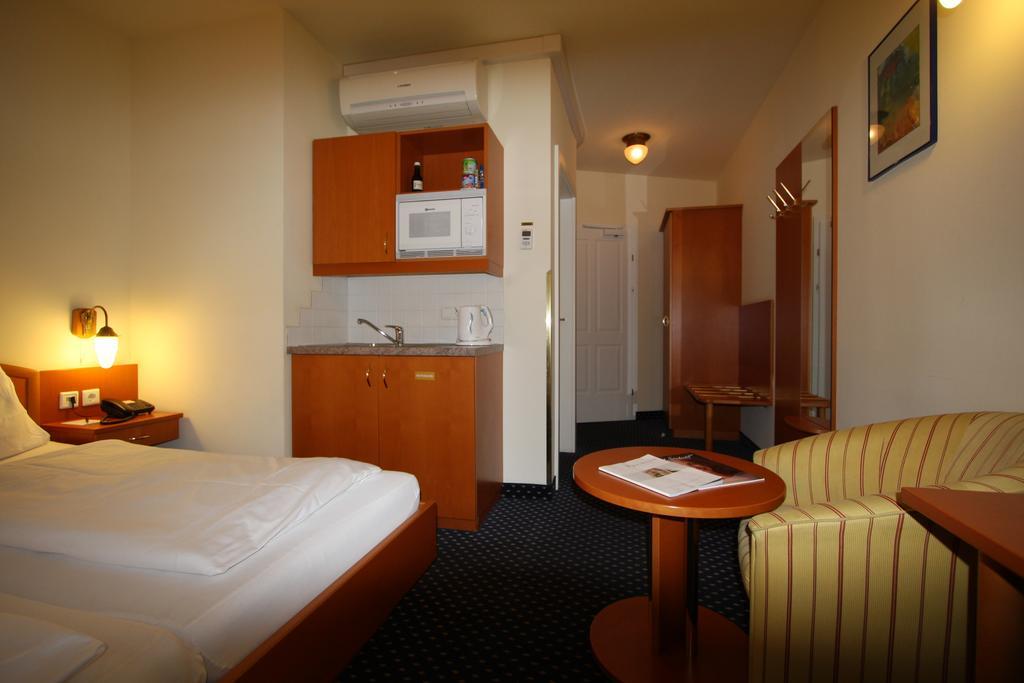 Suite Hotel 900 M Zur Oper Vienna Room photo