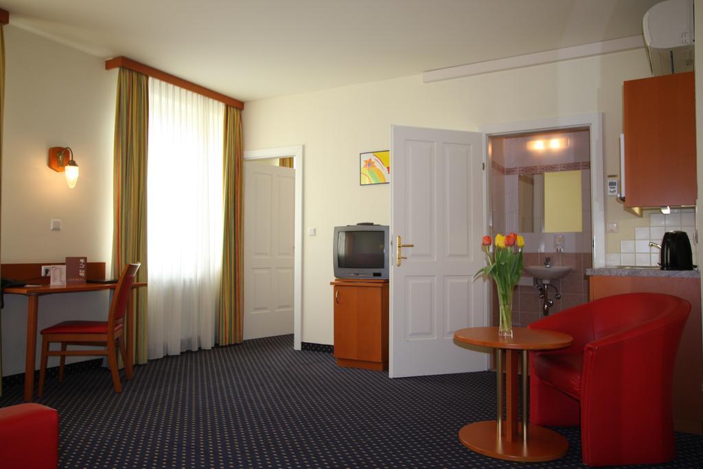 Suite Hotel 900 M Zur Oper Vienna Room photo