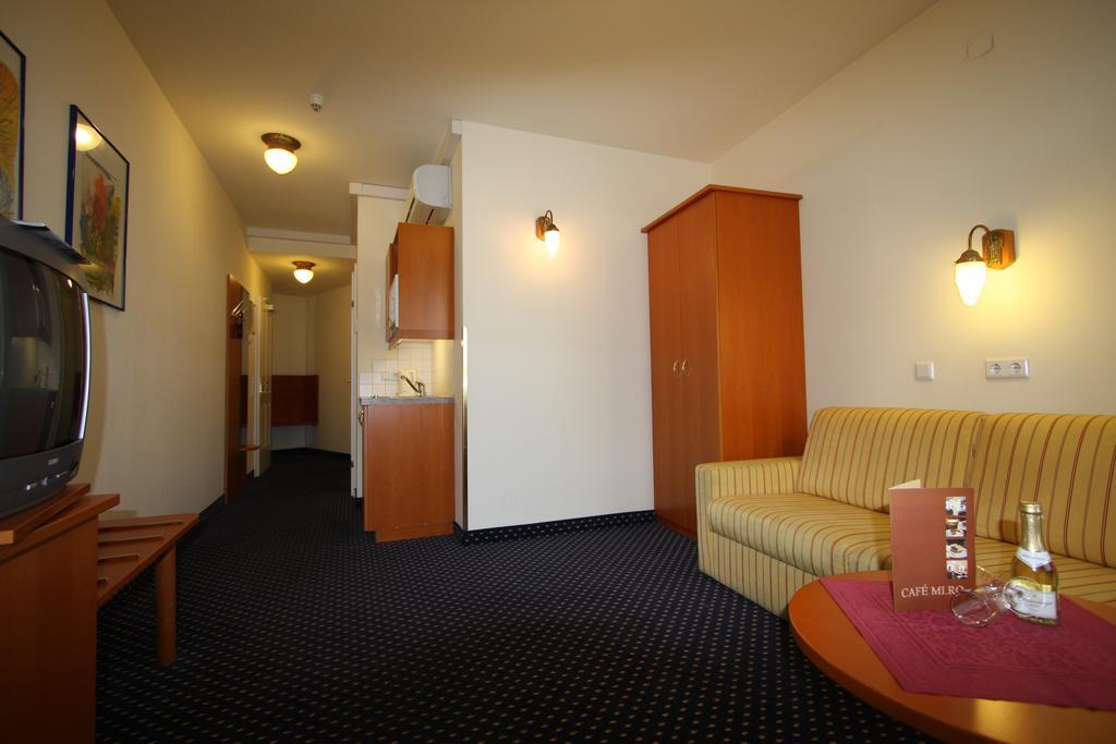 Suite Hotel 900 M Zur Oper Vienna Room photo