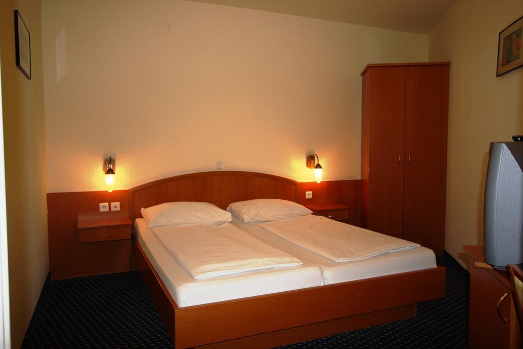 Suite Hotel 900 M Zur Oper Vienna Room photo